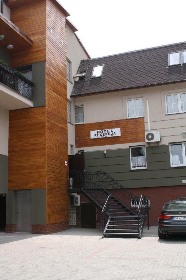 Hotel Pinocy Ledziny Exterior photo