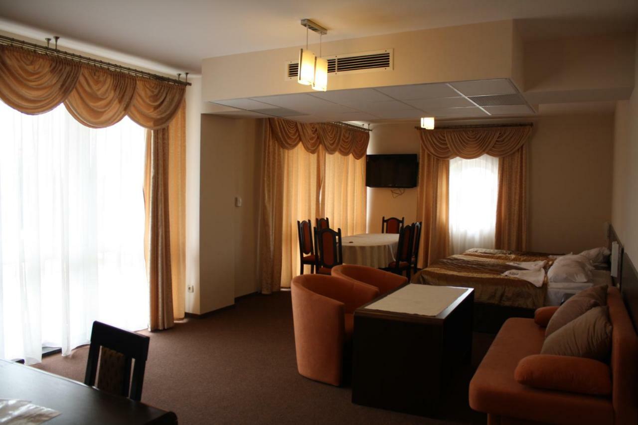 Hotel Pinocy Ledziny Exterior photo